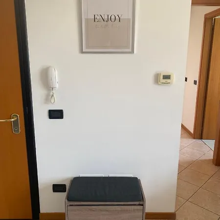 Casa Enjoy * דסנזאנו דל גארדה